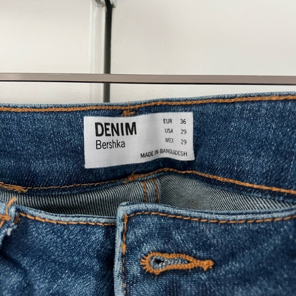 Berskha men Jeans - Picture 2 of 2